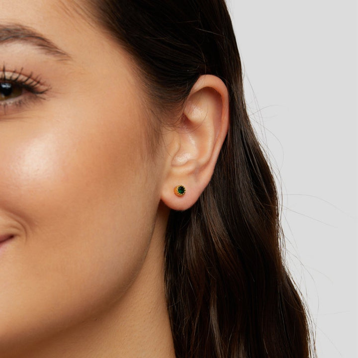 Pendientes de botón verde esmeralda